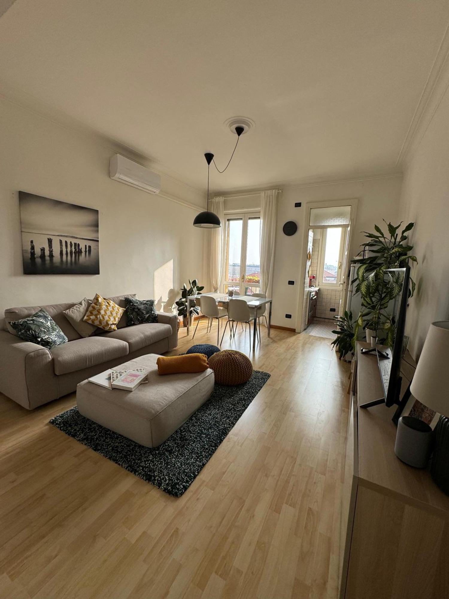 Apartment Trilocale Con Due Balconi A Isola Porta Nuova