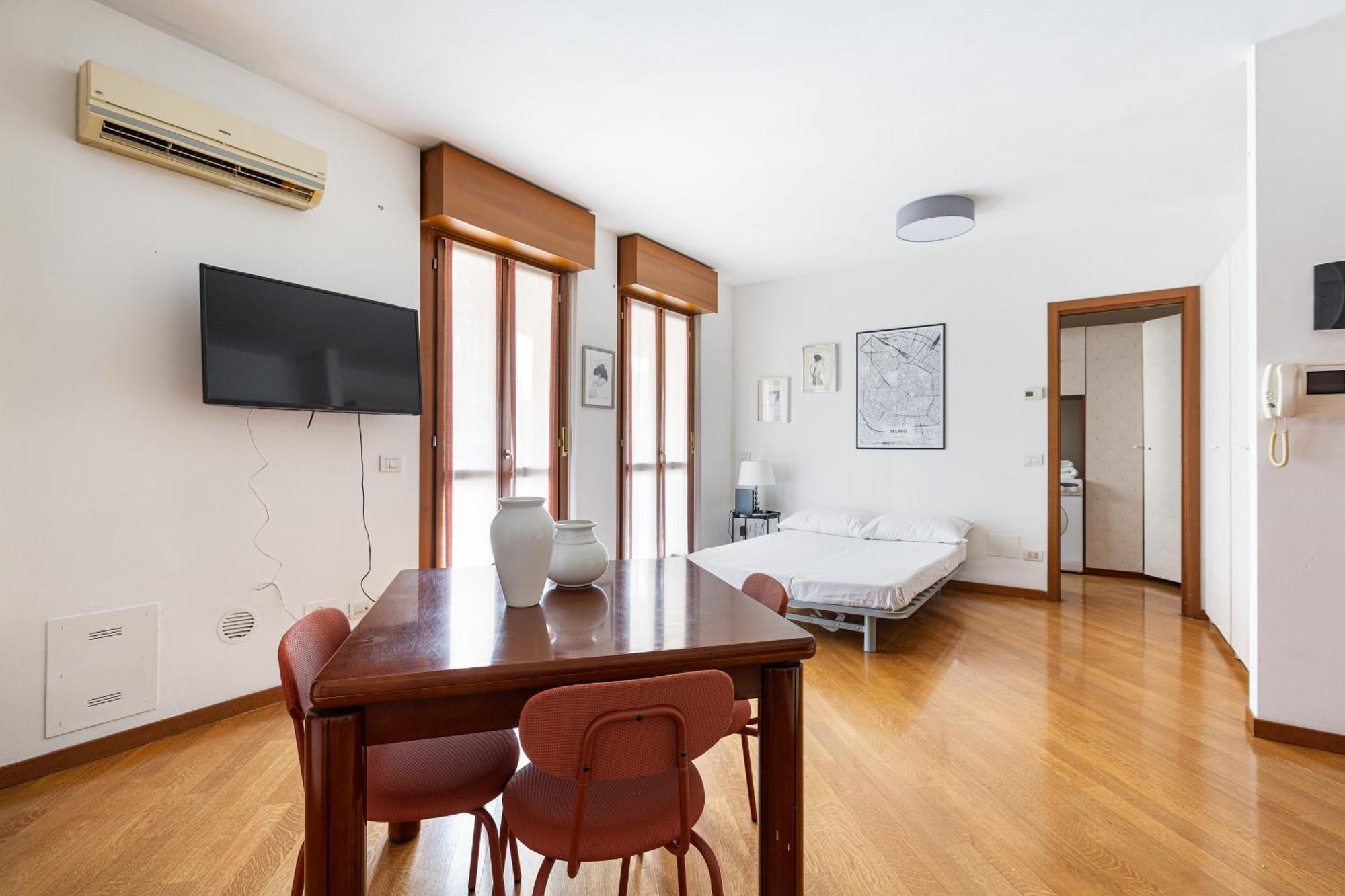 Cosy With Balcony & Private Garage Apartment *