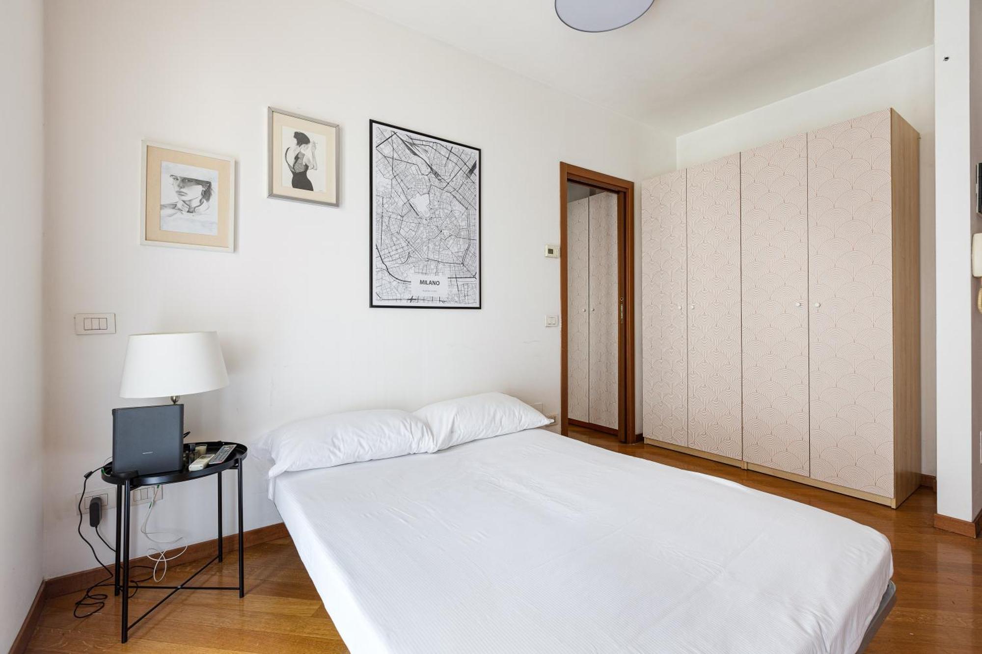 Cosy With Balcony & Private Garage * Milan