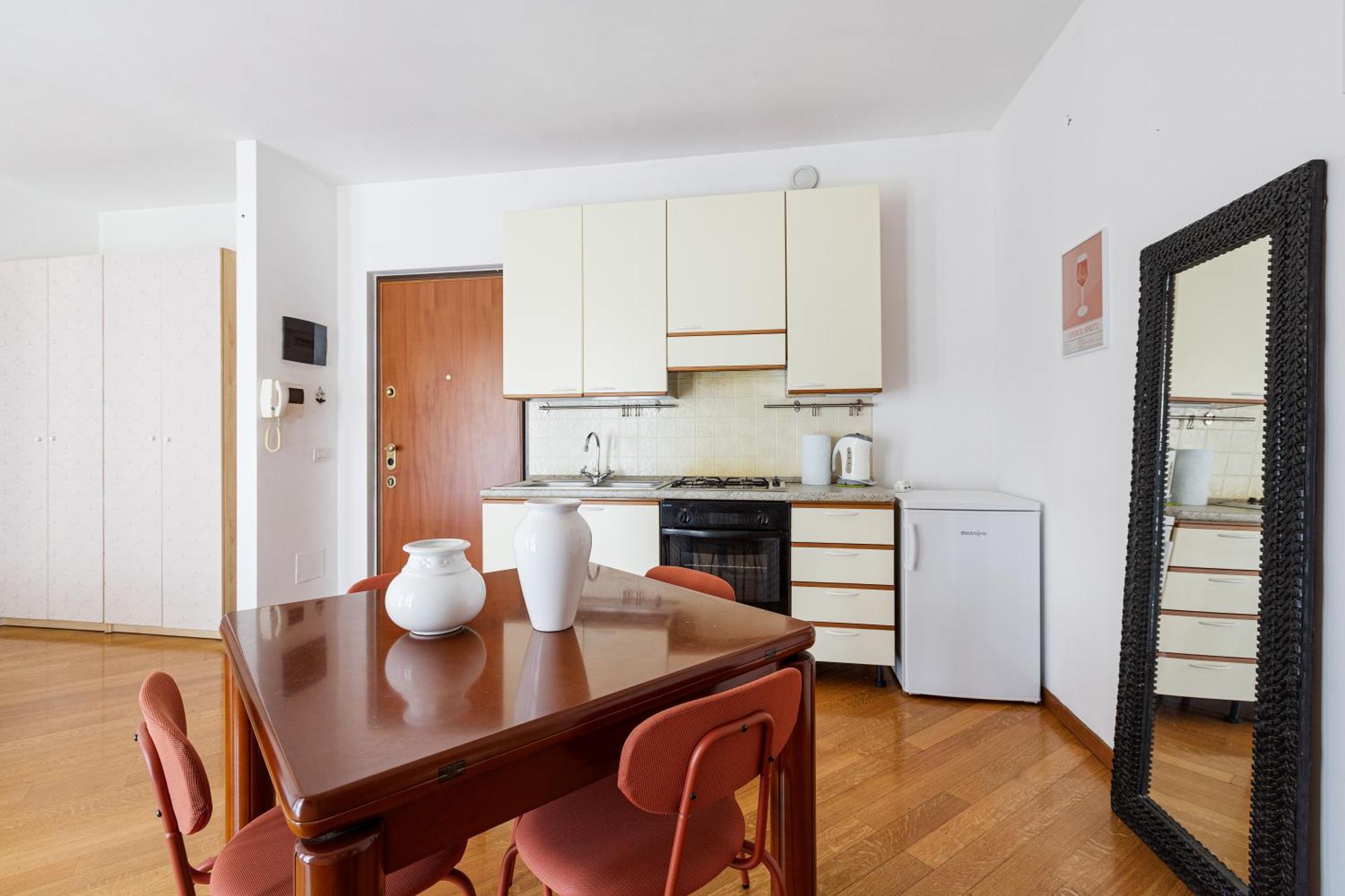 Apartment Cosy With Balcony & Private Garage *