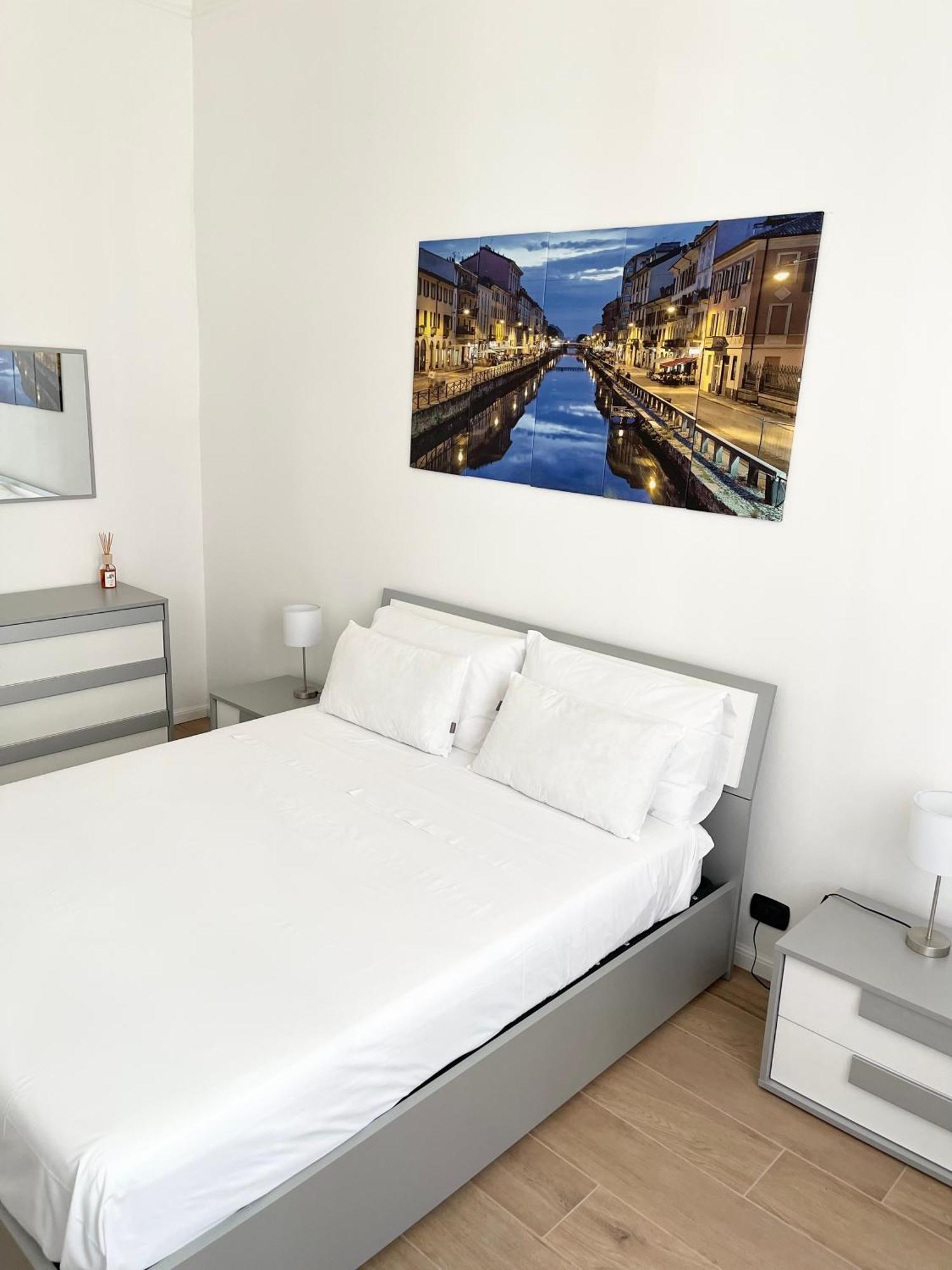 Ampio Bilocale Zona Navigli Apartamento