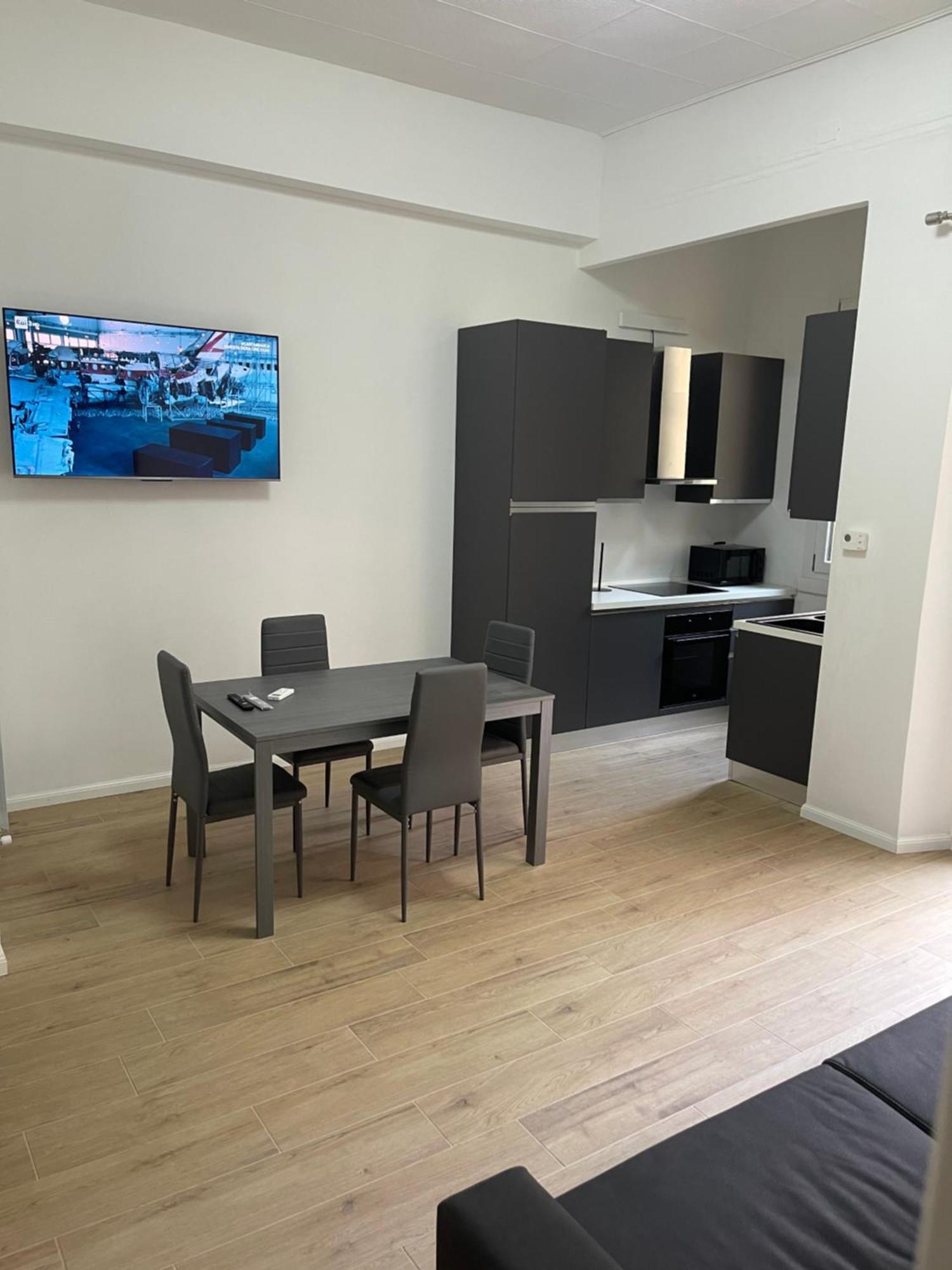 Ampio Bilocale Zona Navigli Apartamento