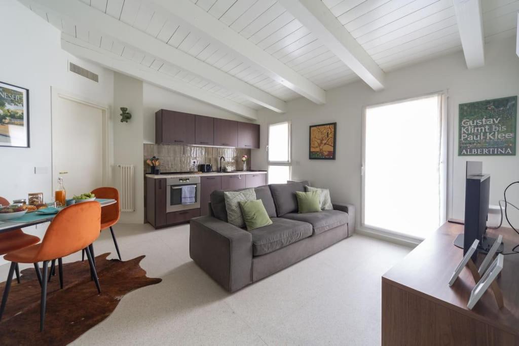 Castaldi Charming Suite-hosted By Sweetstay Milão