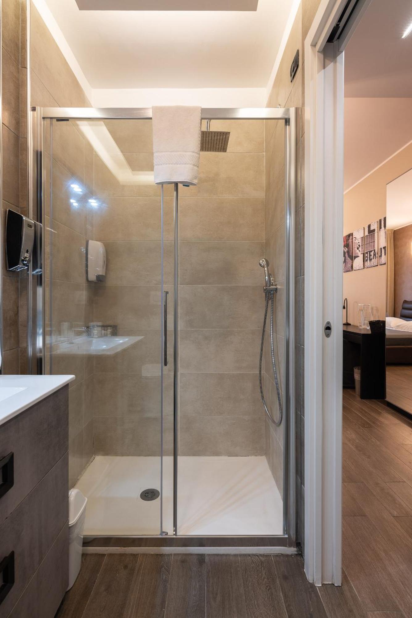 Double L Luxury * Milan