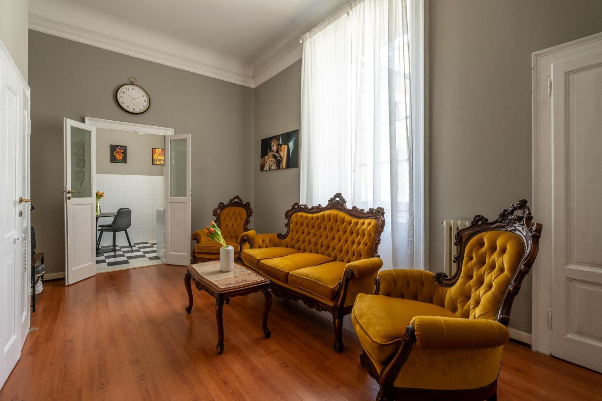 Apartment Nerino House, Elegante E Tranquillo A 5 Minuti Dal Duomo Milan