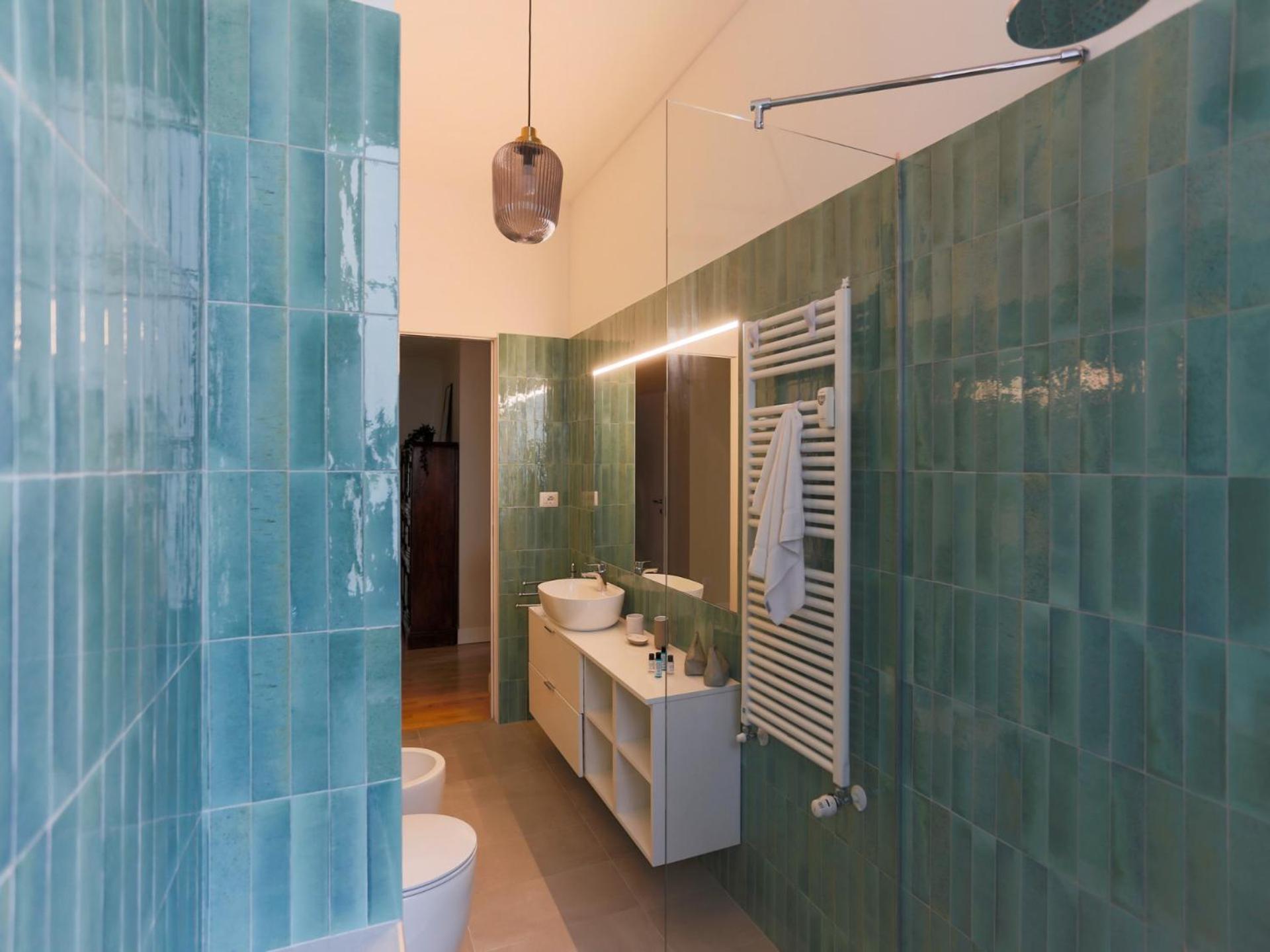 The Rent - Charming In Pagano Milão
