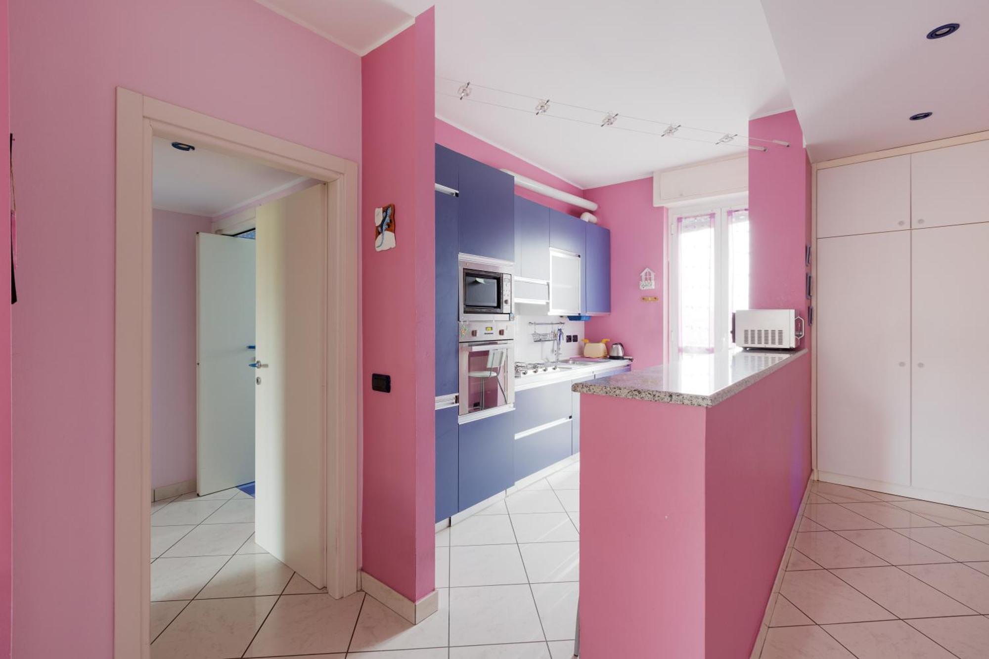 Apartment Mac Mahon - Colorful With Balcony! *