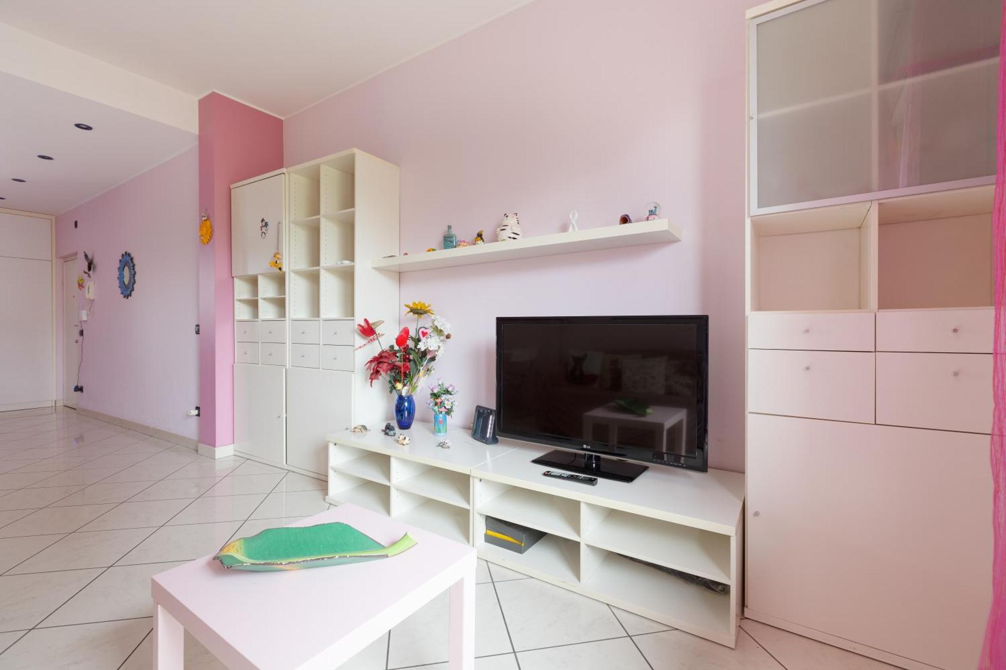 Mac Mahon - Colorful With Balcony! * Milan