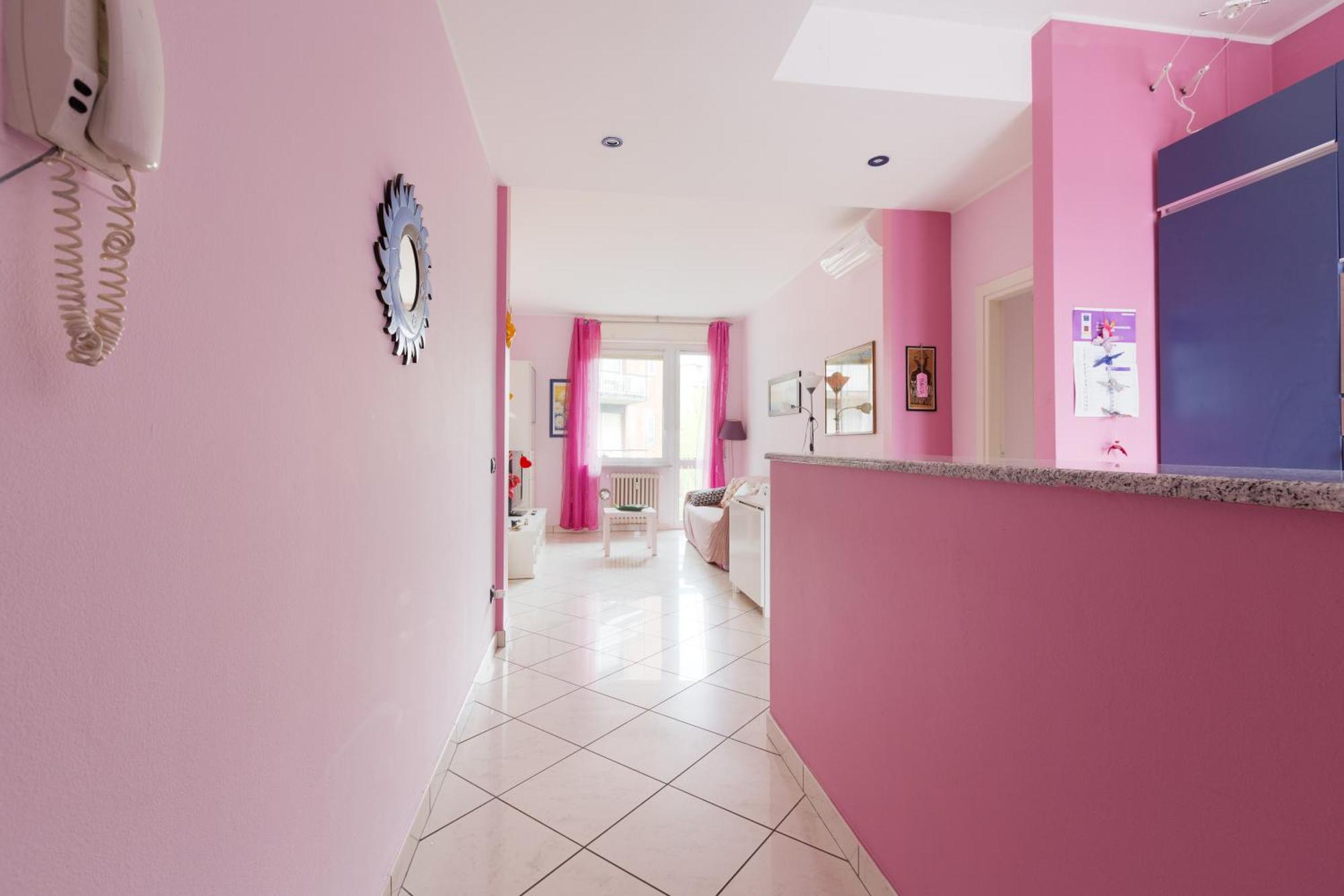 Mac Mahon - Colorful With Balcony! Milan