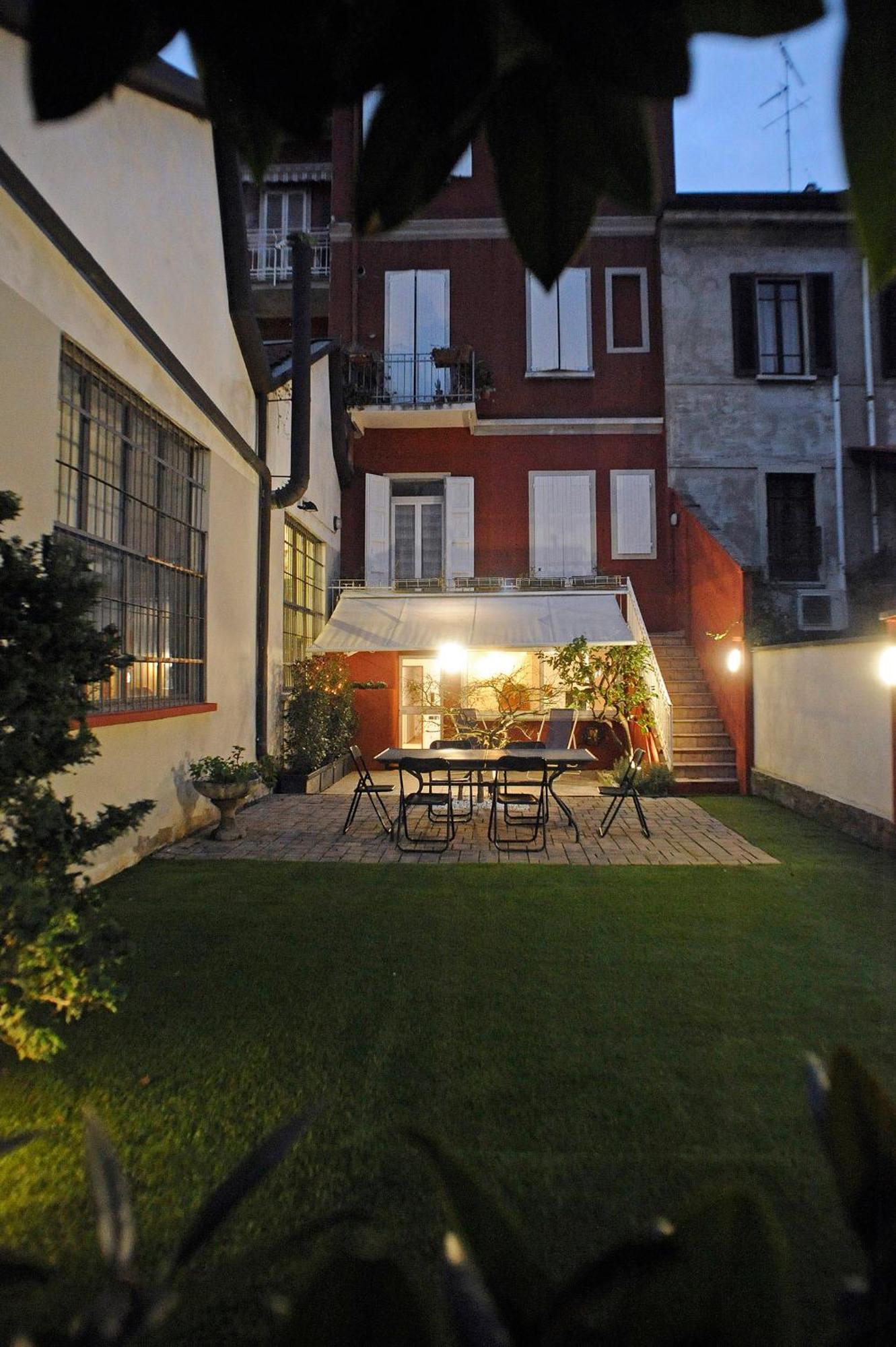 Youhosty - Secret Garden Milan