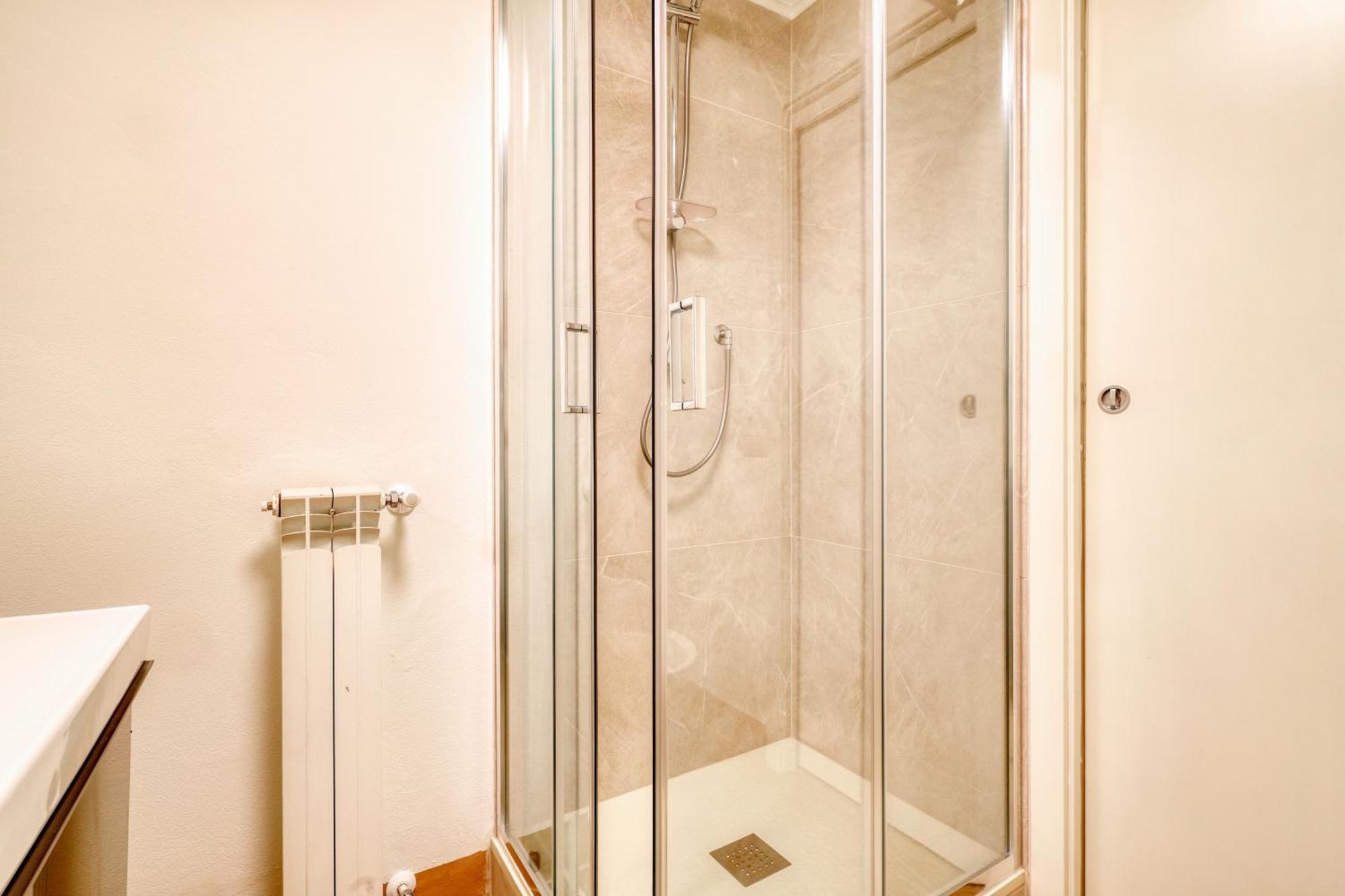 Fara 33 Cozy Flat In District Apartment Milan