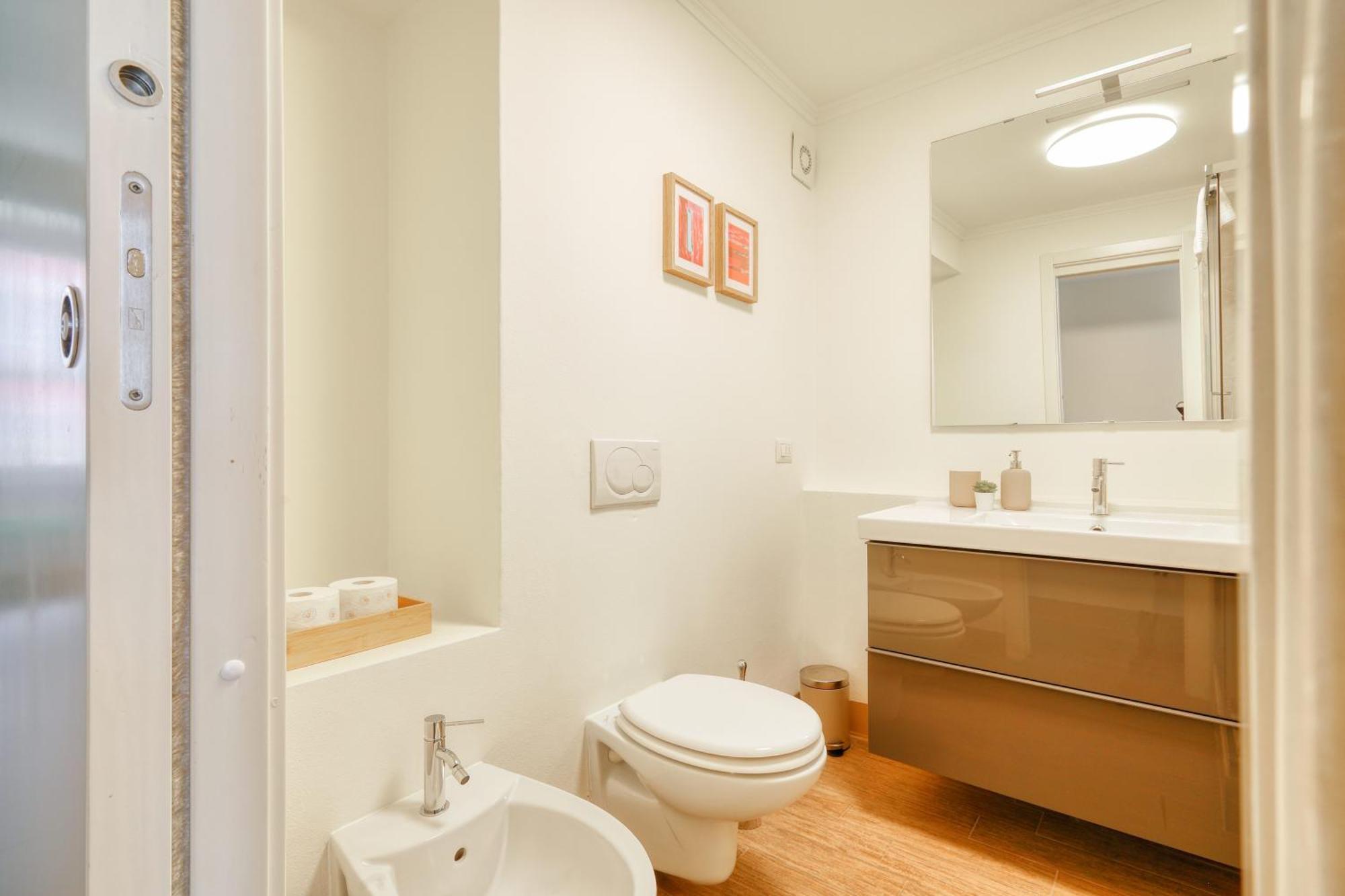 Fara 33 Cozy Flat In District Milan