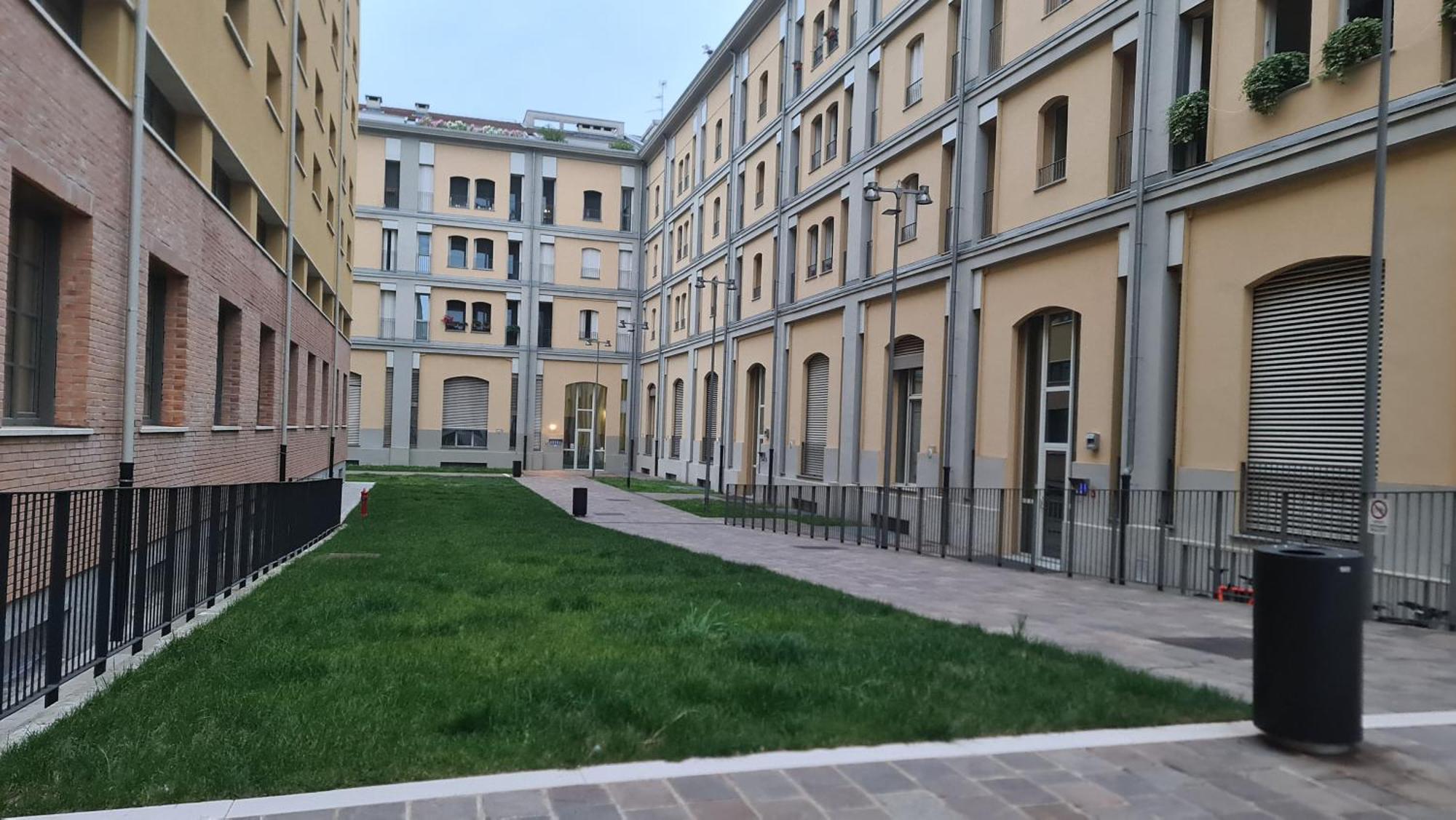 Space Loft - Close To M5 Subway - Free Parking - Sky & Netflix Tv Apartamento
