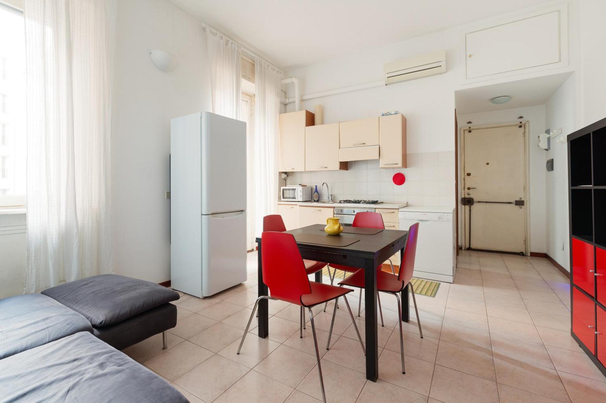 Cosy With Balcony Apartment Milan