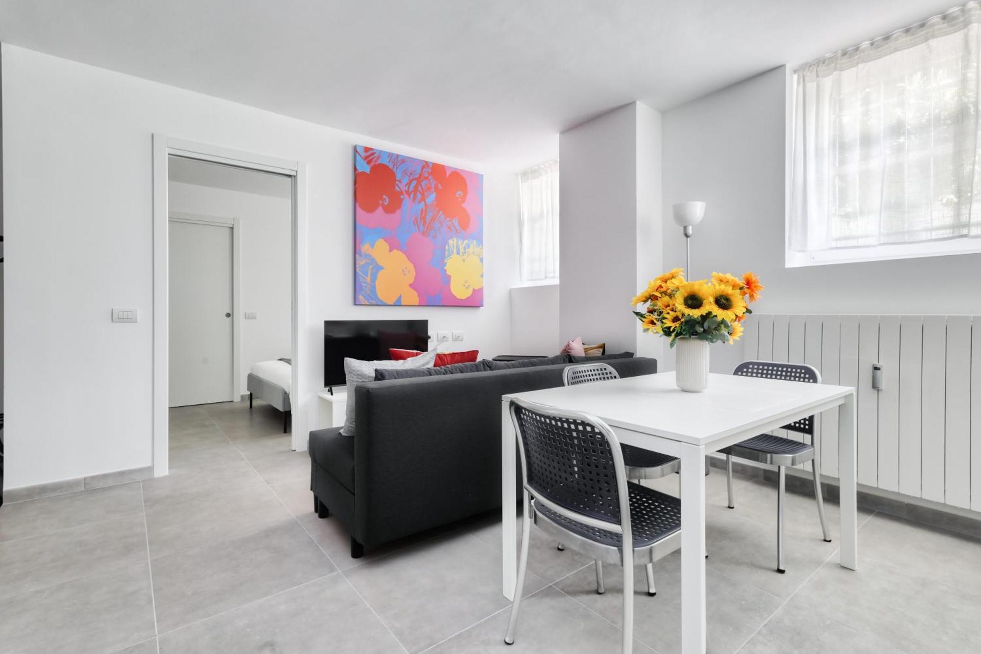 Apartment Red Cannas, Cozy In Life District Milan