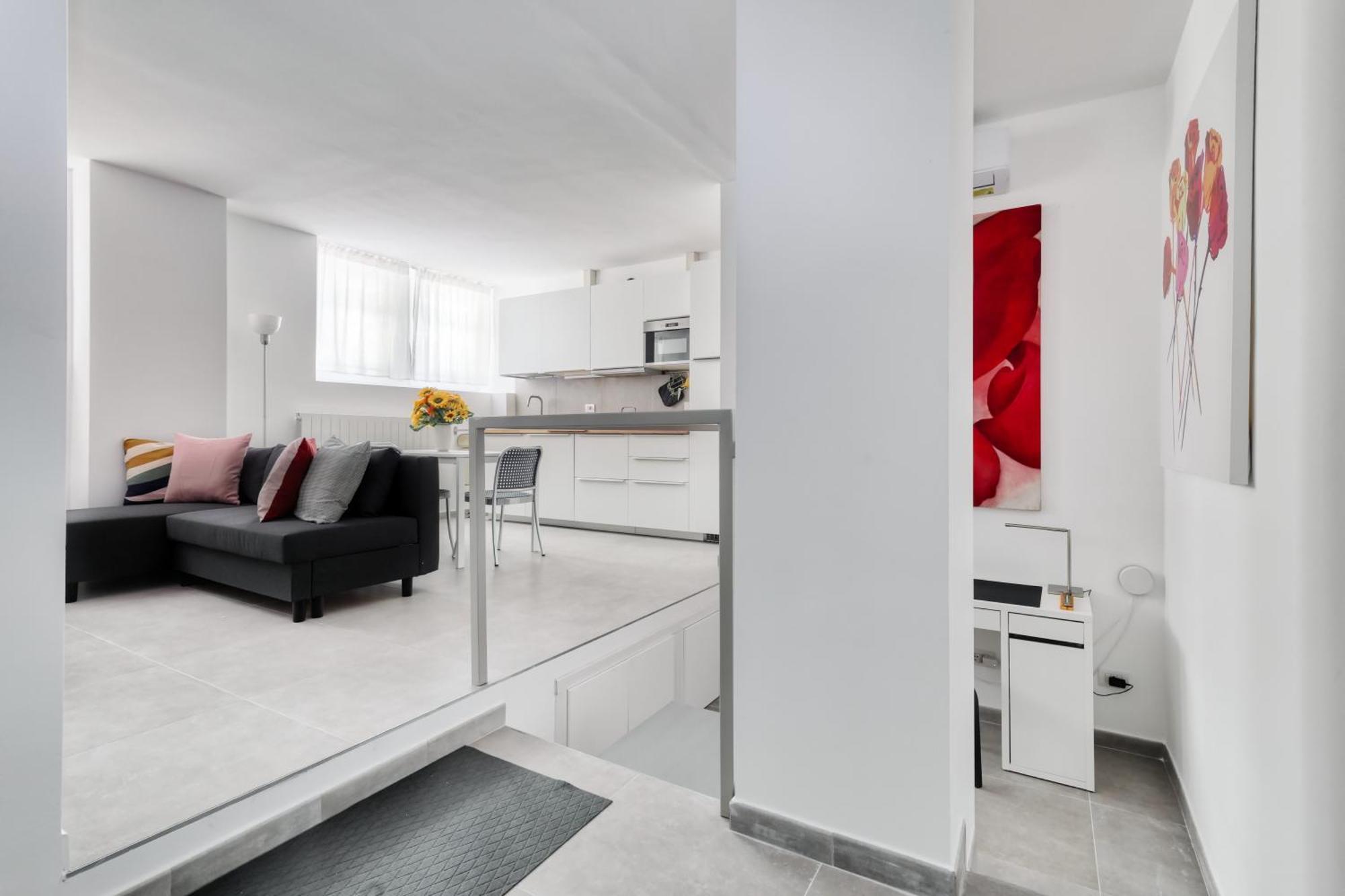 Red Cannas, Cozy In Life District Apartment Milan