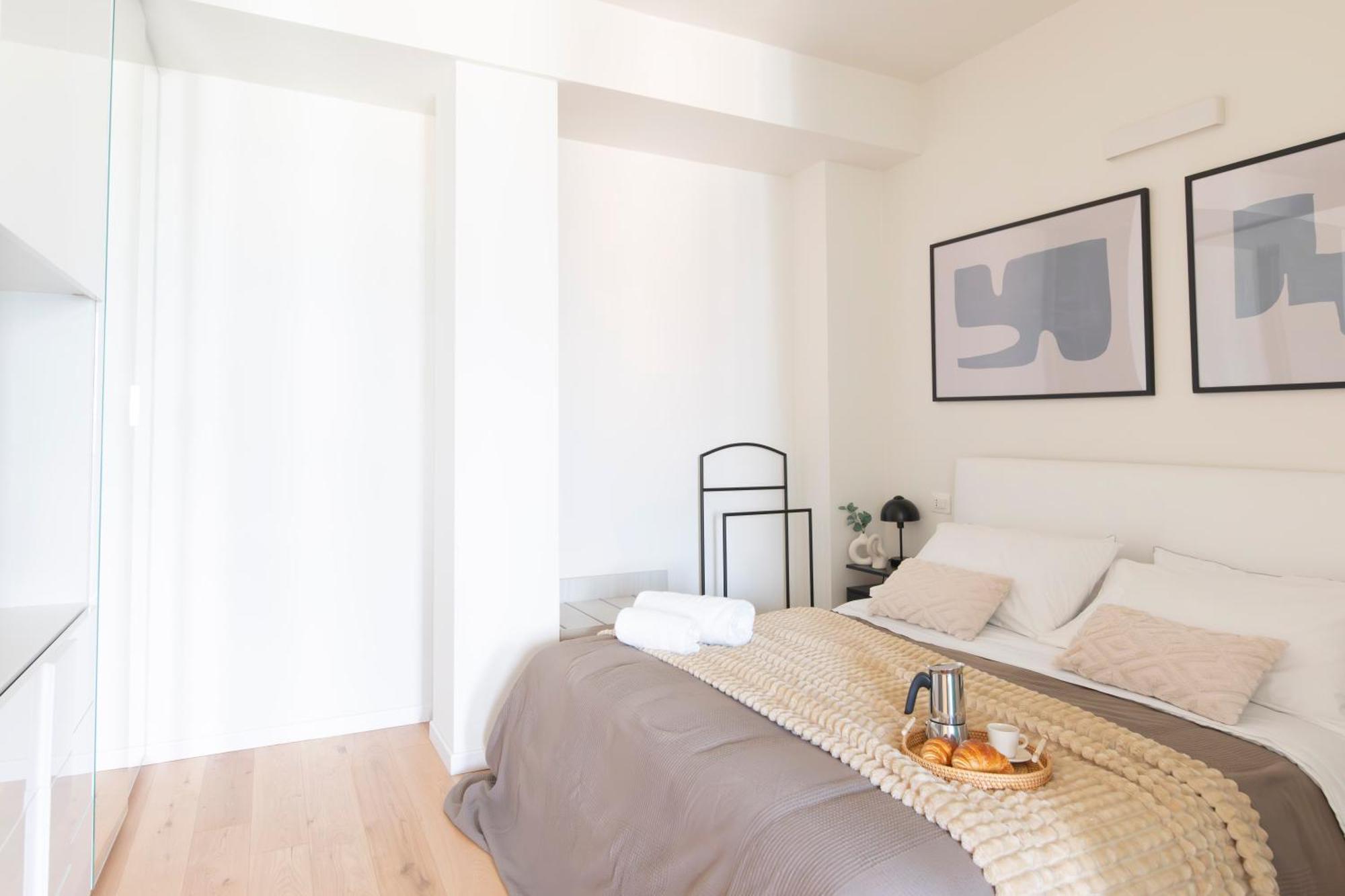 Modern & Stylish Near Isola & Station Appartamento