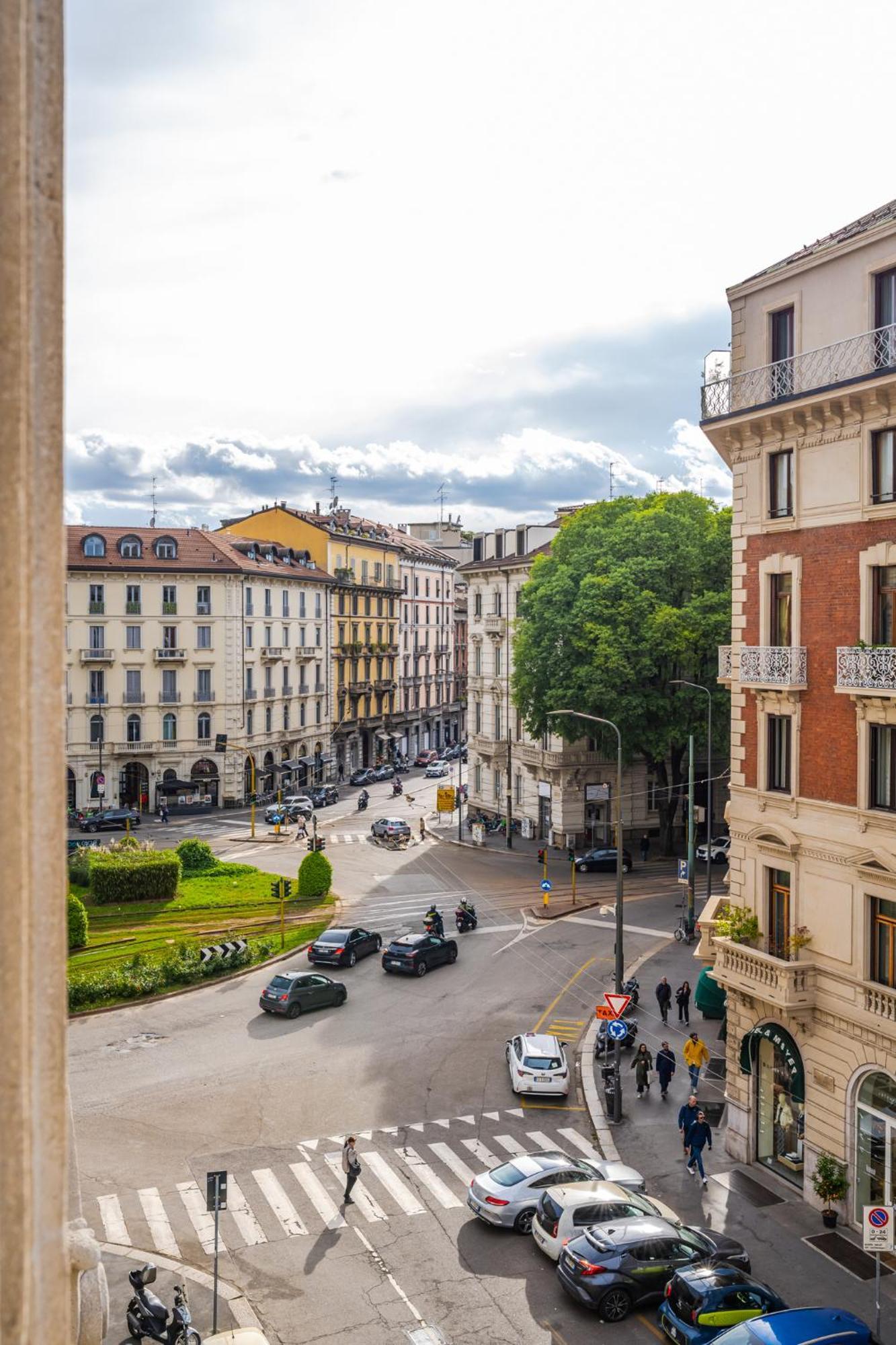 Spacious In Next To Metro Milan