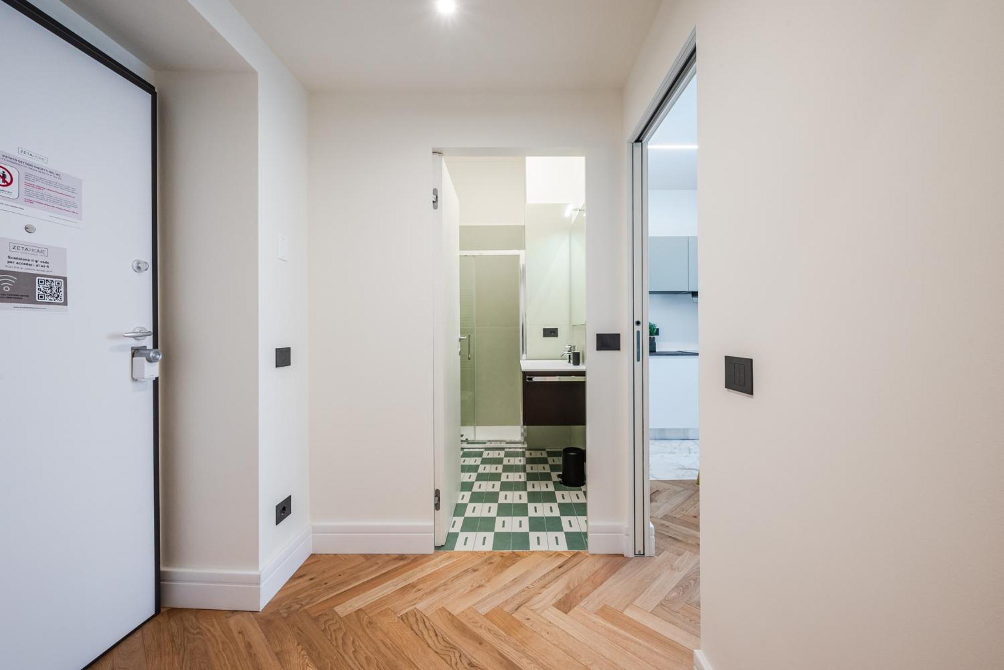 Spacious In Next To Metro *
