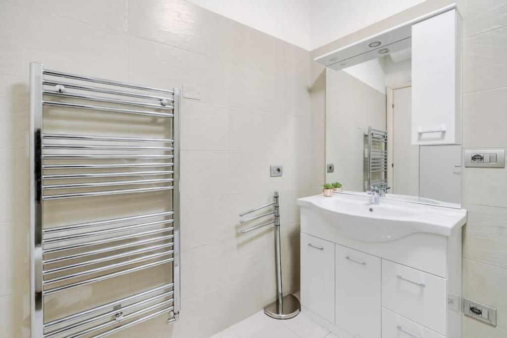 Duomo 15 Min Walk - Luxury Flat, Netflix And Wi-fi Appartamento *