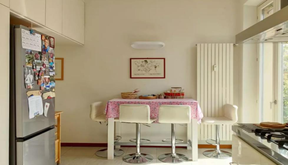 Stanza Nr 4 In Incantevole In Zona Solari Guest house Milan