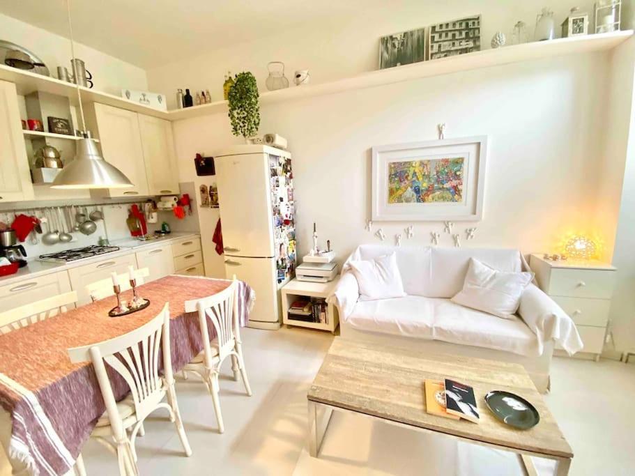Garden View, Free Parking And Checkout In The Afternoon Apartamento Milão