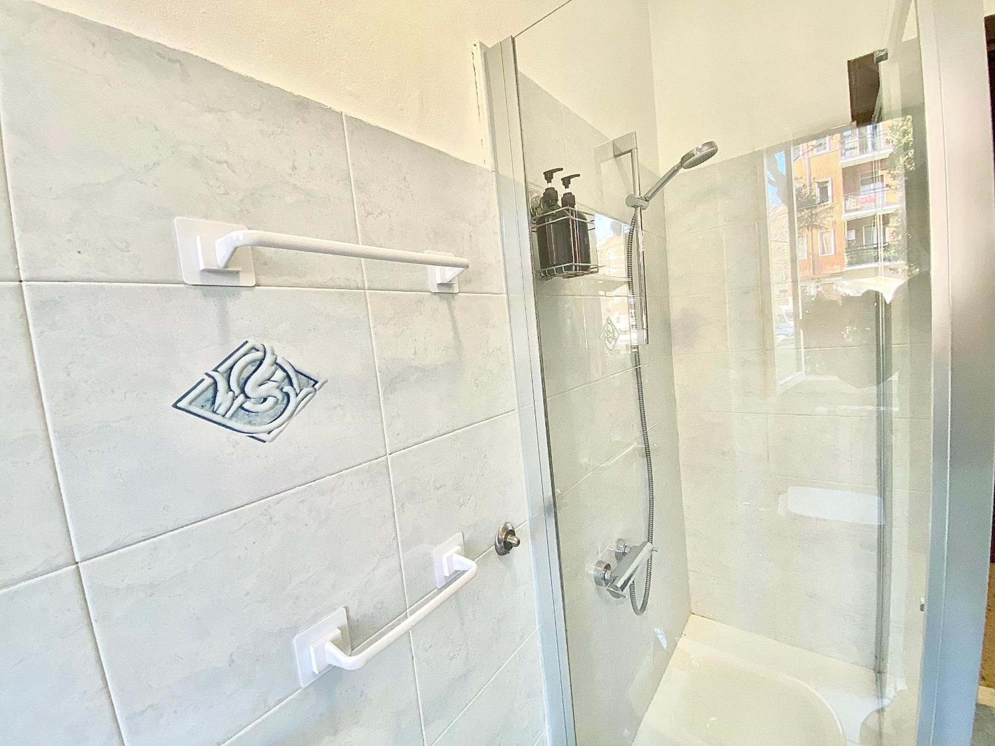 Apartment Navigli Style, Tra Metropolitana Famagosta, Comfort E Modernita *