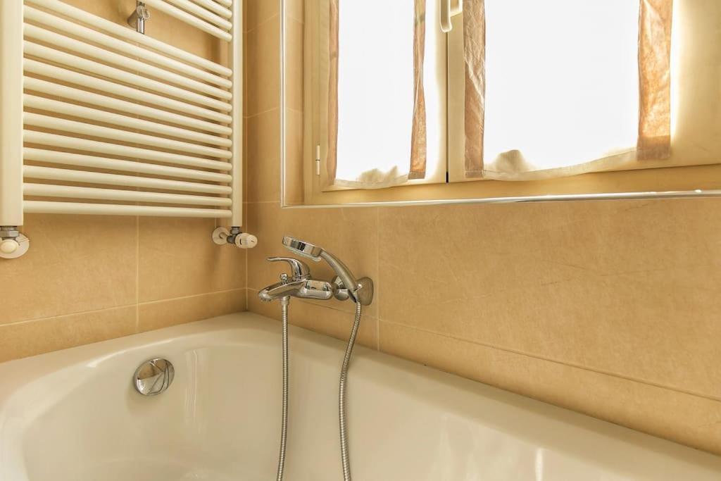 Exclusive & Strategic 2-bedroom Apartment, 50m From M4 Apartment Milan