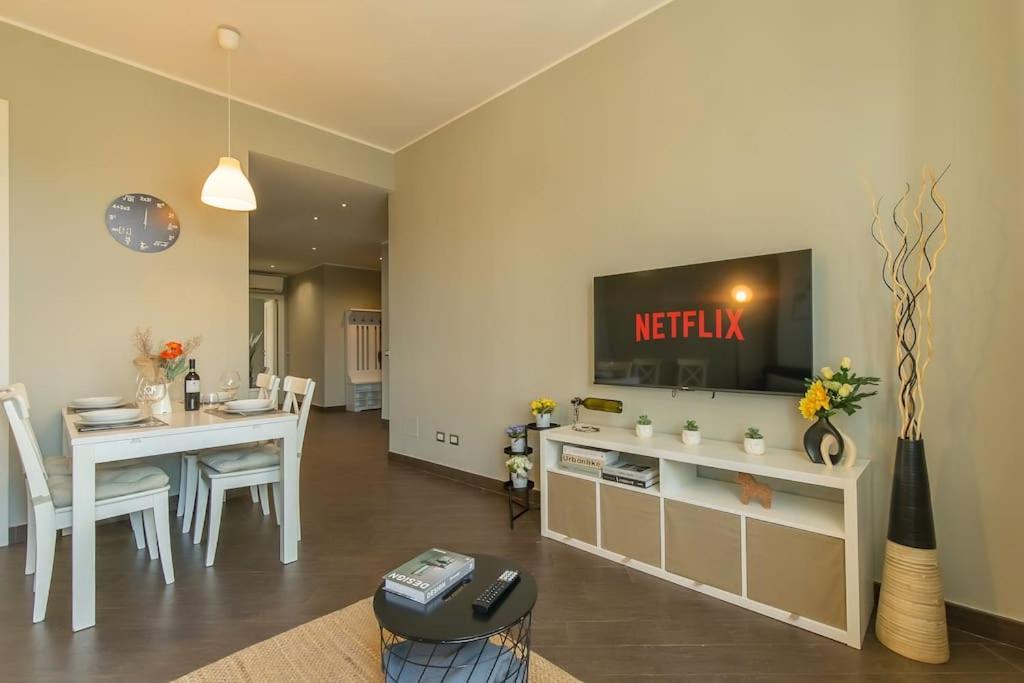 Exclusive & Strategic 2-bedroom Apartment, 50m From M4 Apartment