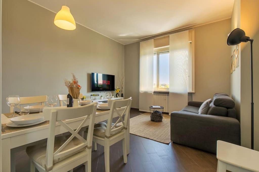 Exclusive & Strategic 2-bedroom Apartment, 50m From M4 Apartment *