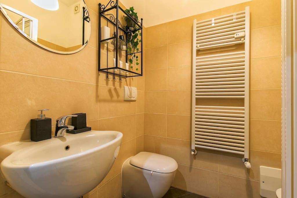 Apartment Exclusive & Strategic 2-bedroom Apartment, 50m From M4 Milan