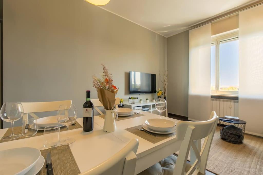 Exclusive & Strategic 2-bedroom Apartment, 50m From M4 Apartment