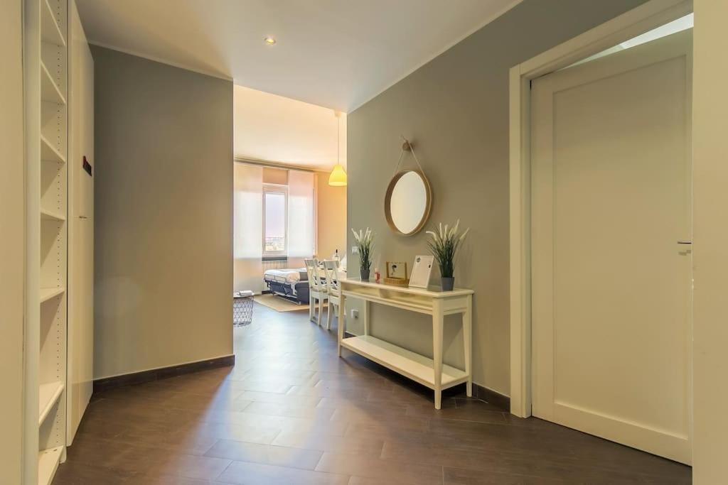 Apartment Exclusive & Strategic 2-bedroom Apartment, 50m From M4 Milan