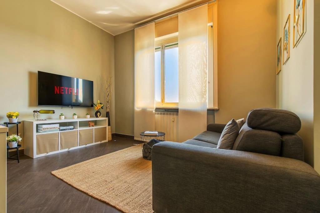 Exclusive & Strategic 2-bedroom Apartment, 50m From M4 Apartment