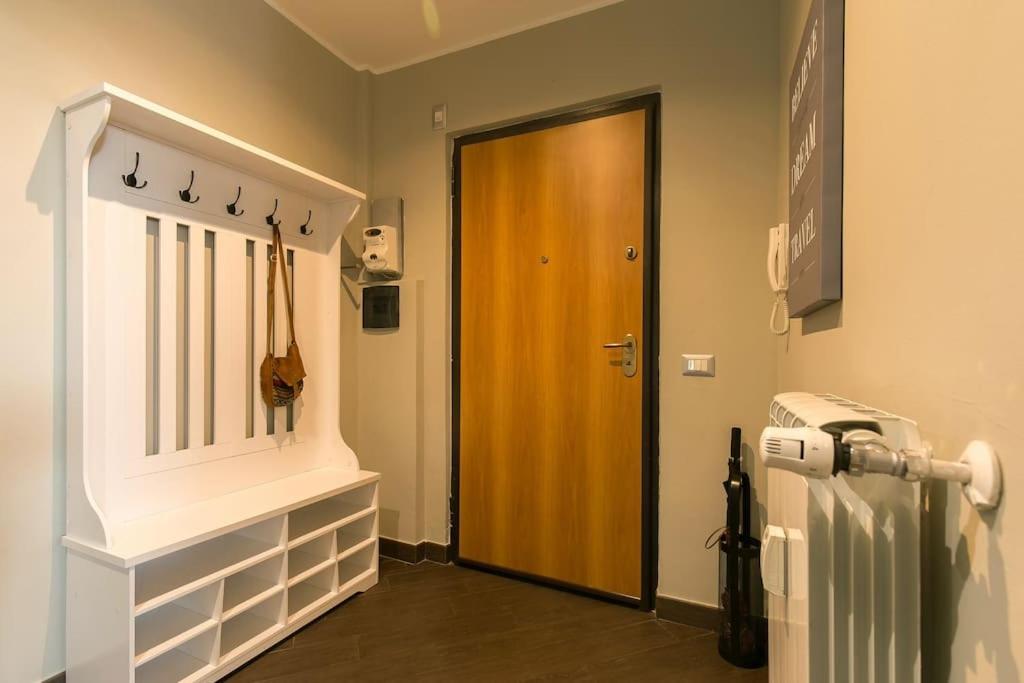 Exclusive & Strategic 2-bedroom Apartment, 50m From M4 Apartment Milan