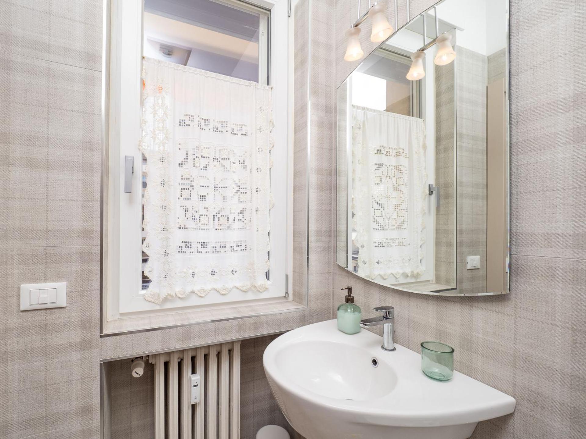 Stylish Flat With Balcony - 15 Min To Duomo * Milan