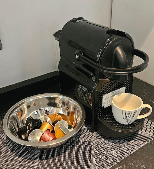 Family Comfort, Duomo 15min Walk Away, With Parking In Front Apartment Milan