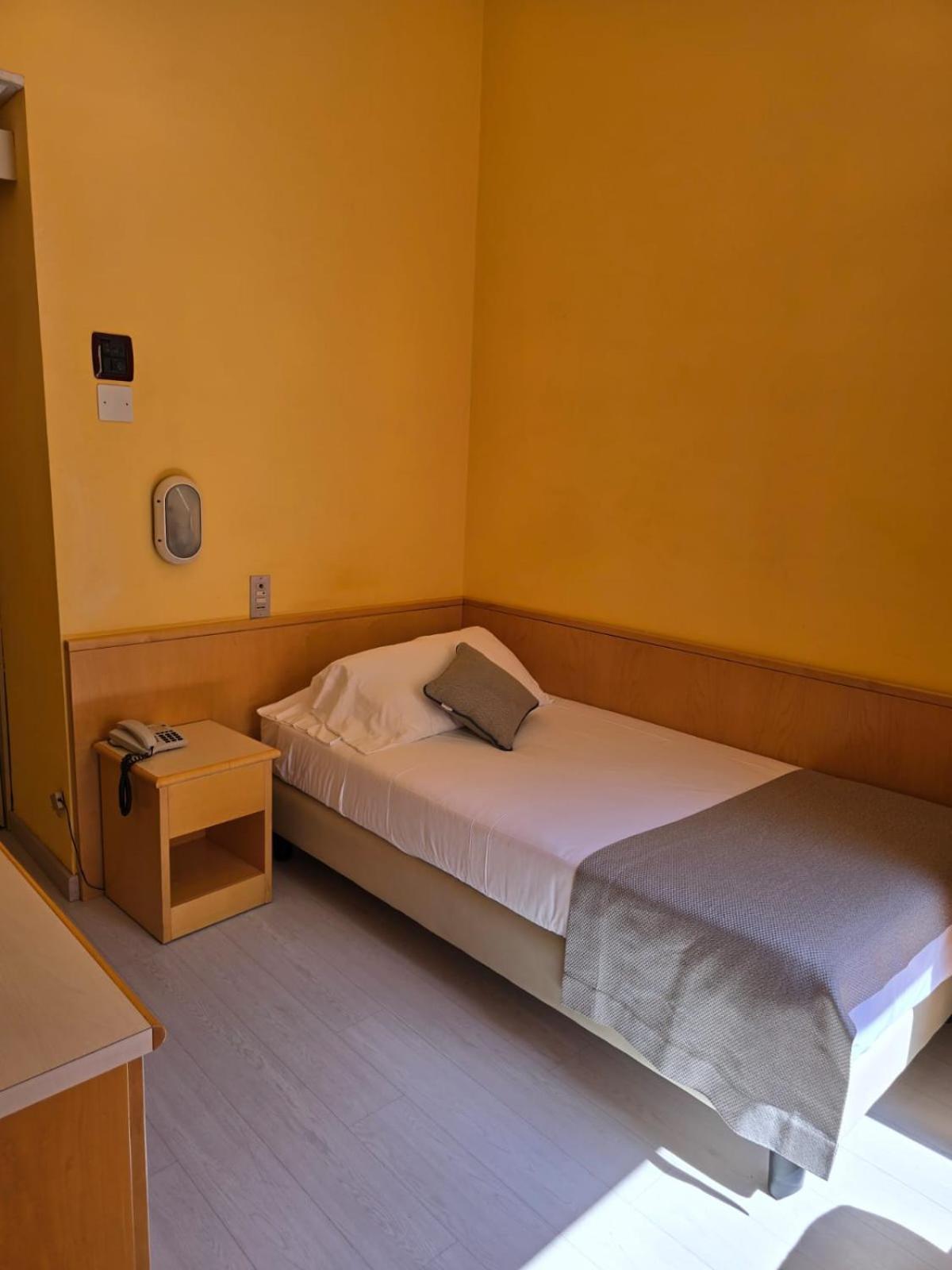 Mokinba Sant'ambroeus Milan
