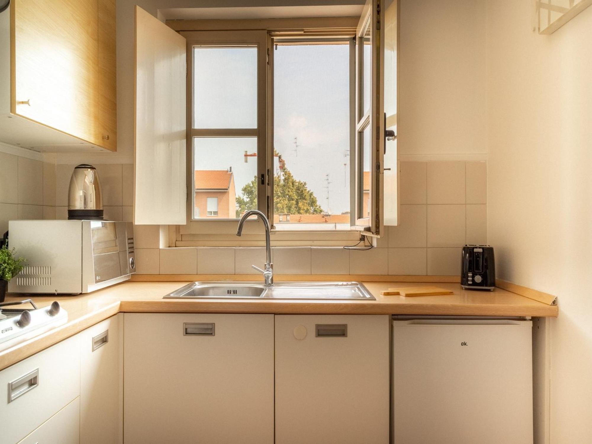 The Best Rent - Beautiful With Balcony In Porta Romana Apartment