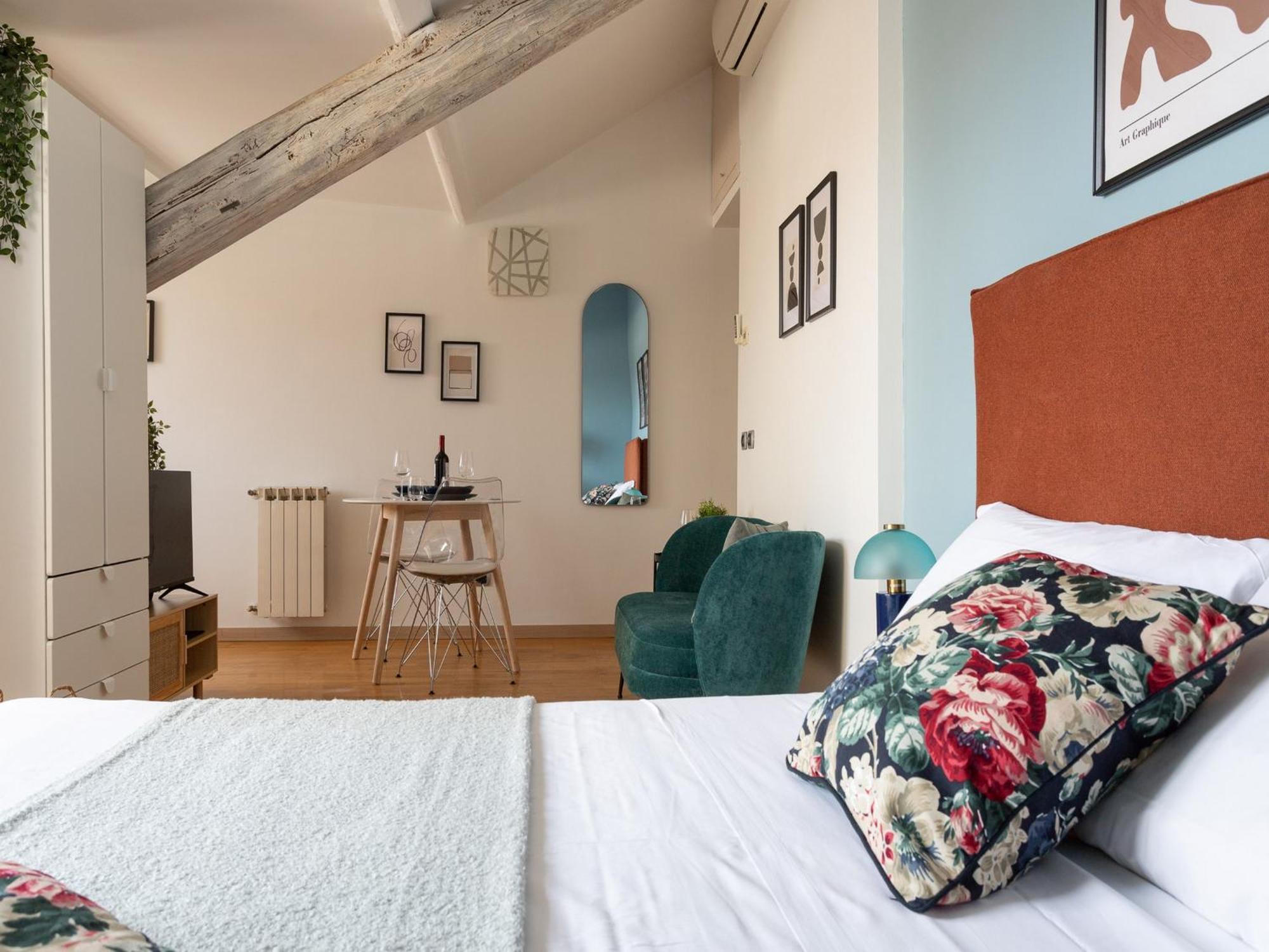 Apartment The Best Rent - Beautiful With Balcony In Porta Romana *