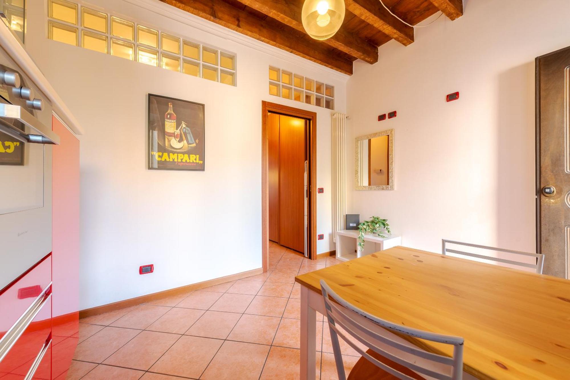 Guest Planet - Rosso - Navigli Area Apartment