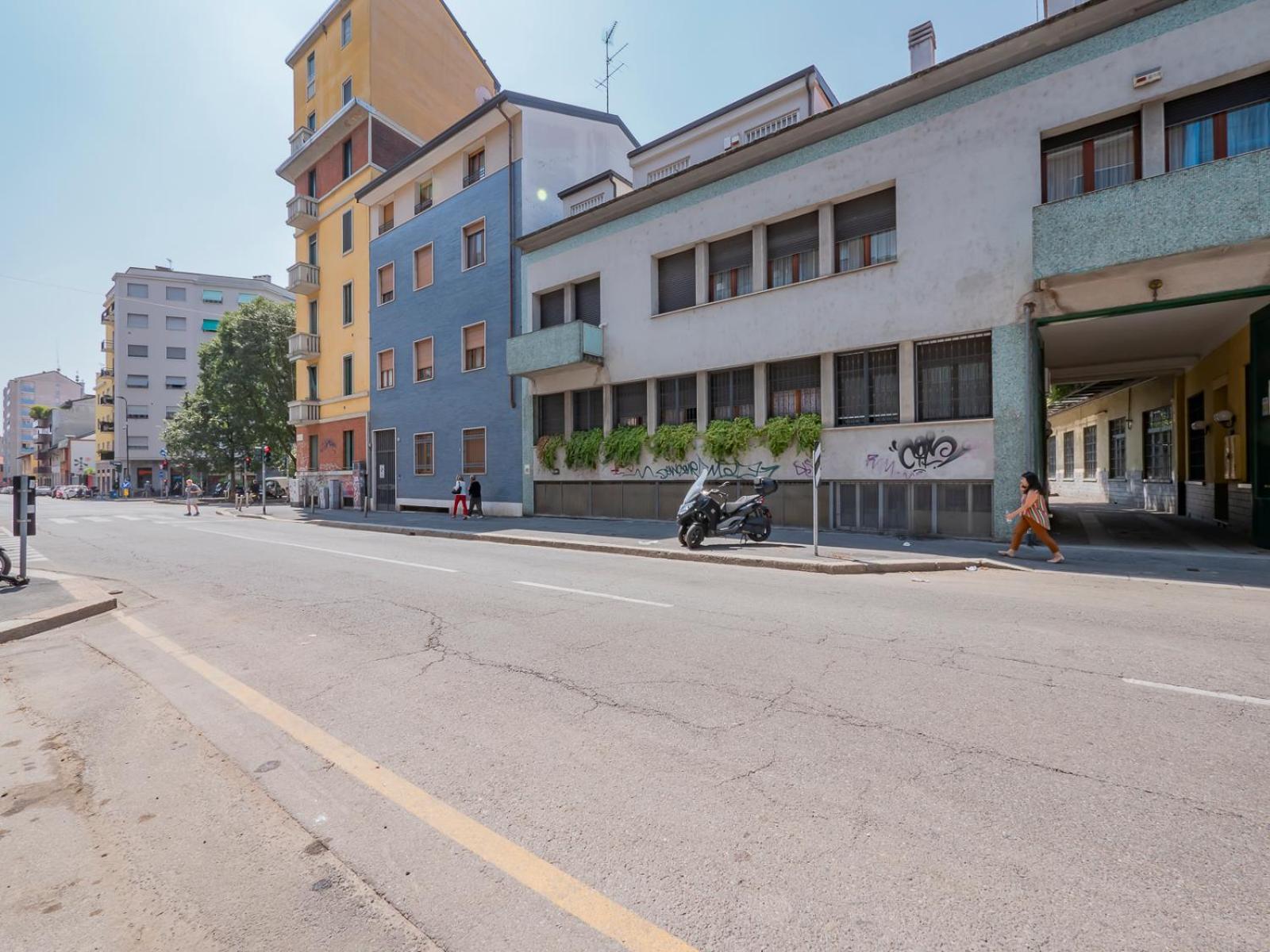 I Host - Binda 20 * Milan