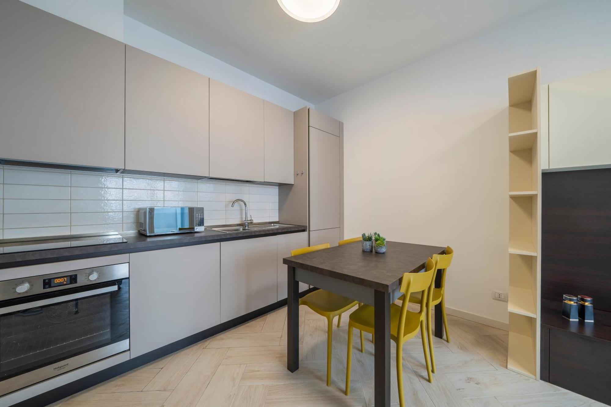 Modern Tulipan Autentica Sharing * Milano