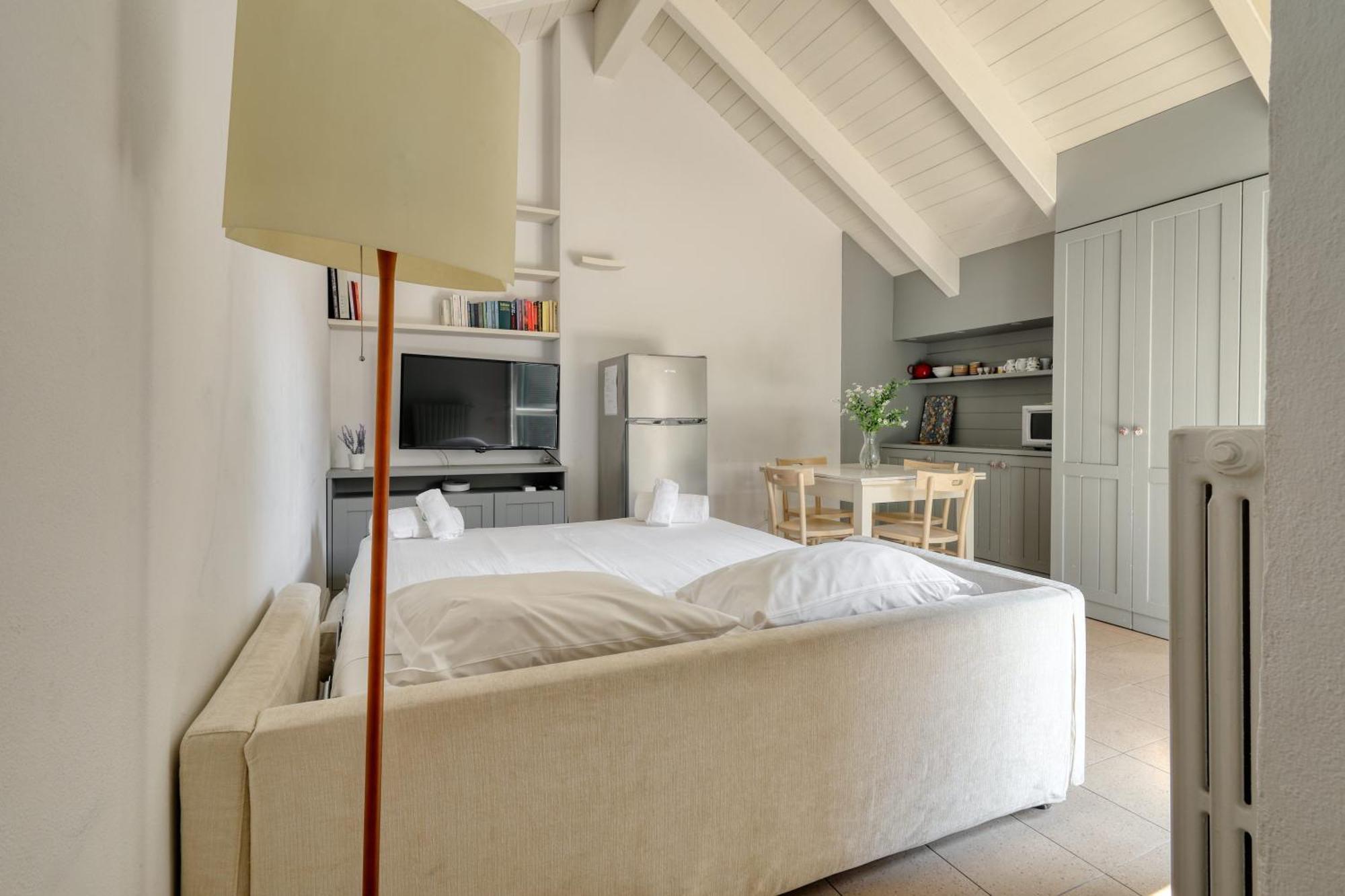 Joivy Cosy 1br Flat Near Sempione Park Apartment Milan