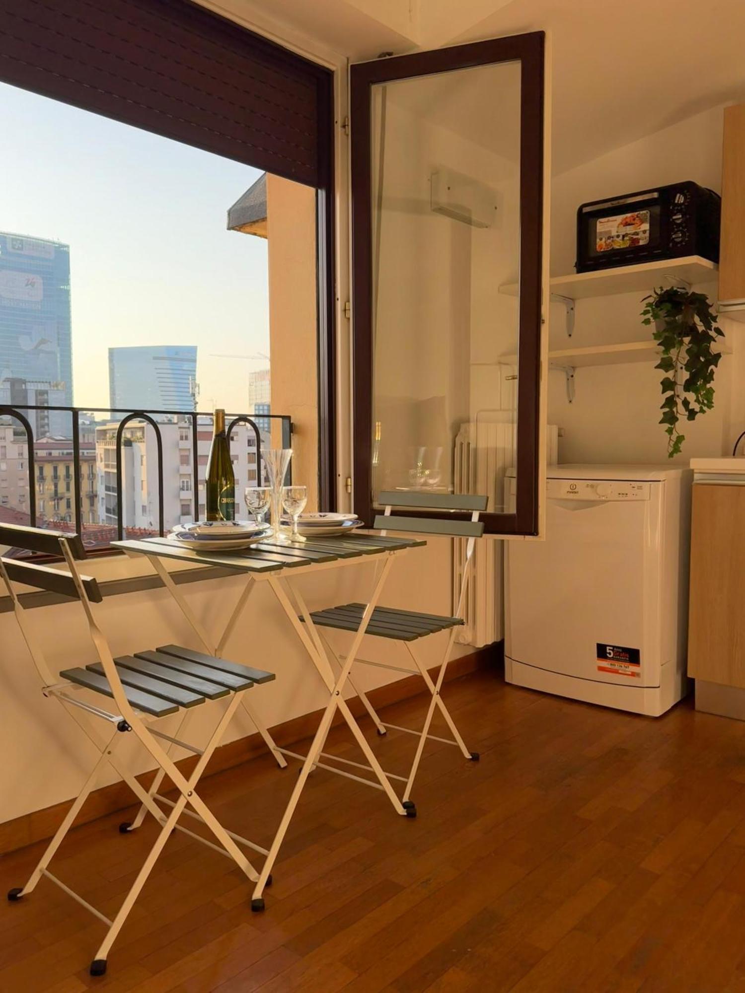 Appartamento Attico Con Balcone In Centro A Isola *