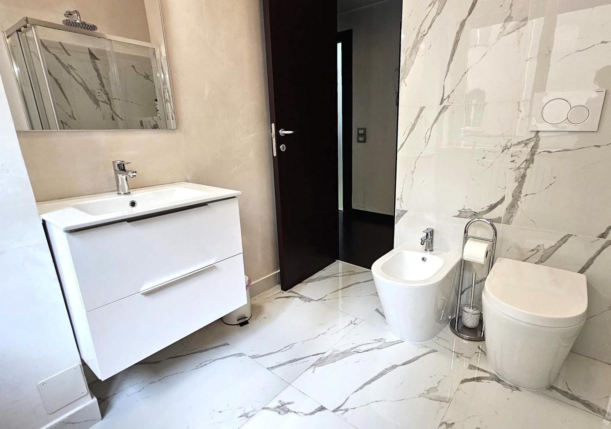 Family Comfort, Duomo 15min Walk Away, With Parking In Front Apartment Milan