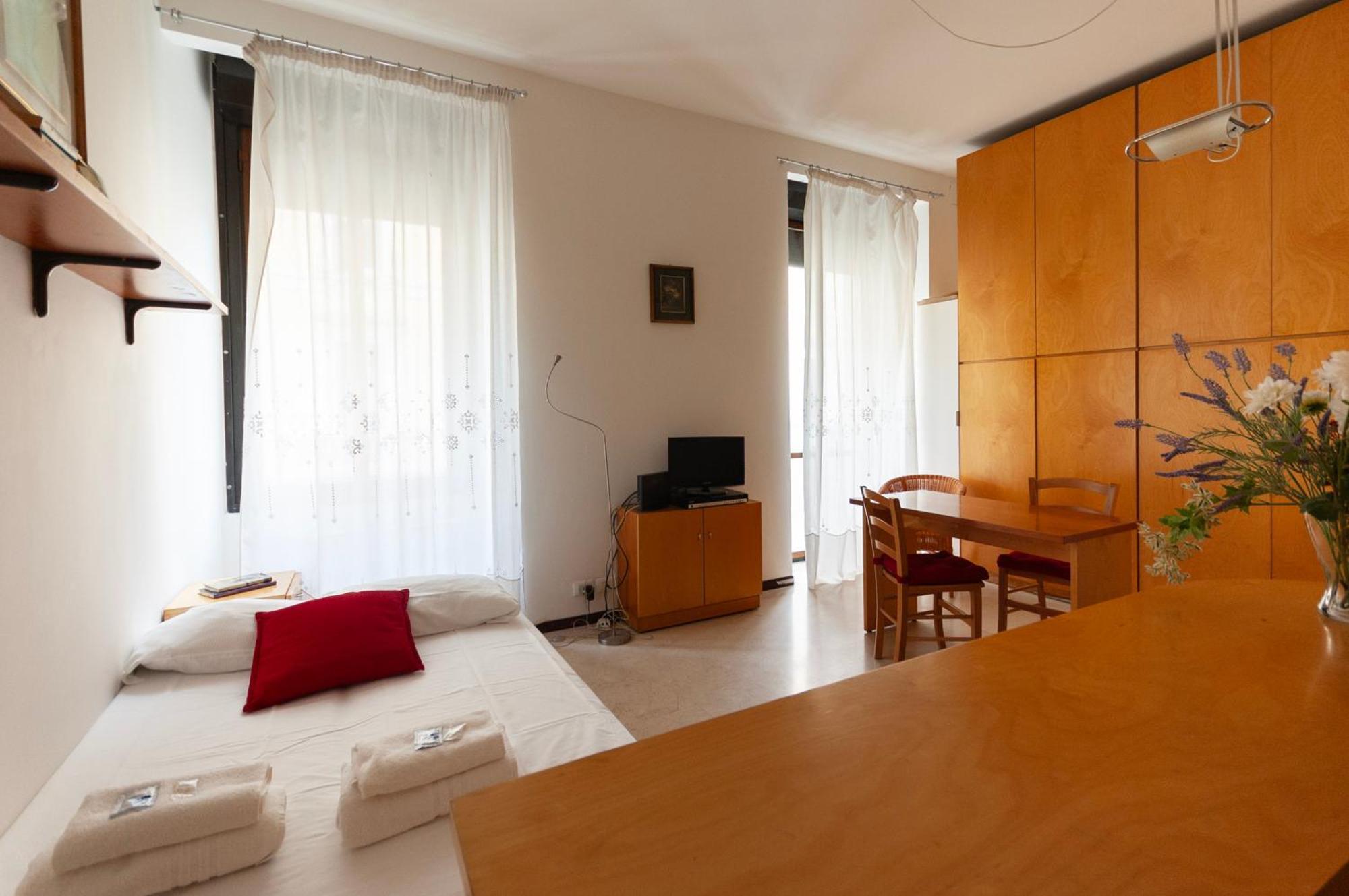 Youhosty - Lecco 11 * Milan