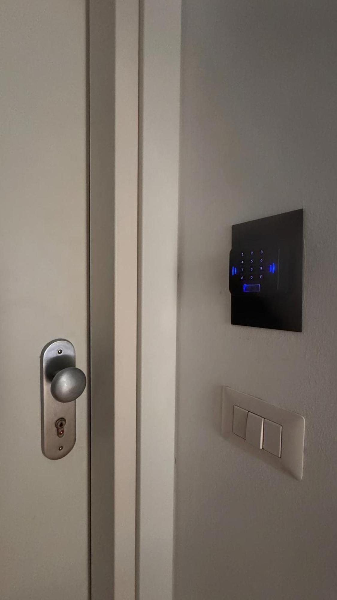 Room Apartment *