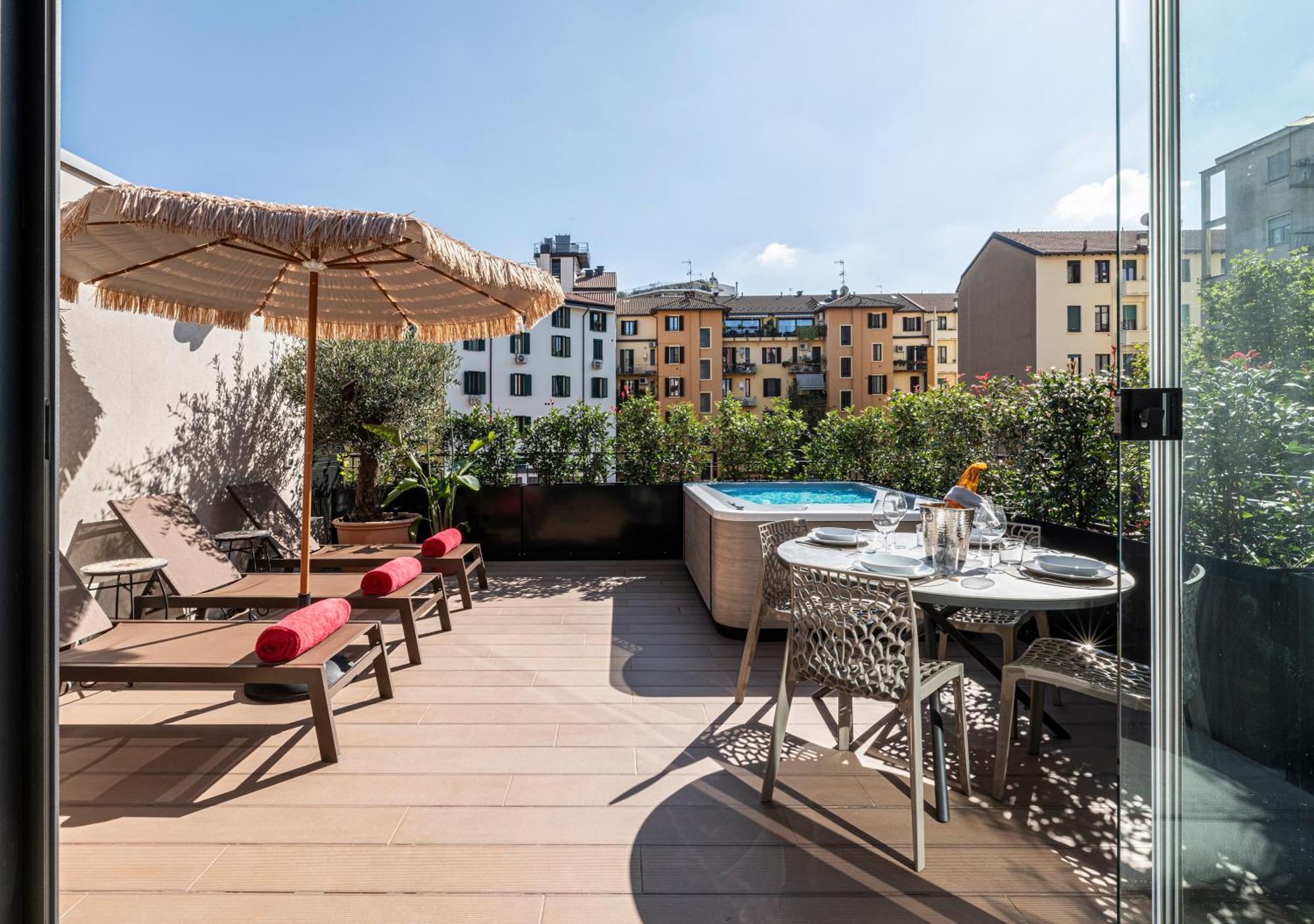 Modigliani Terrace Jacuzzi Golden House Milano