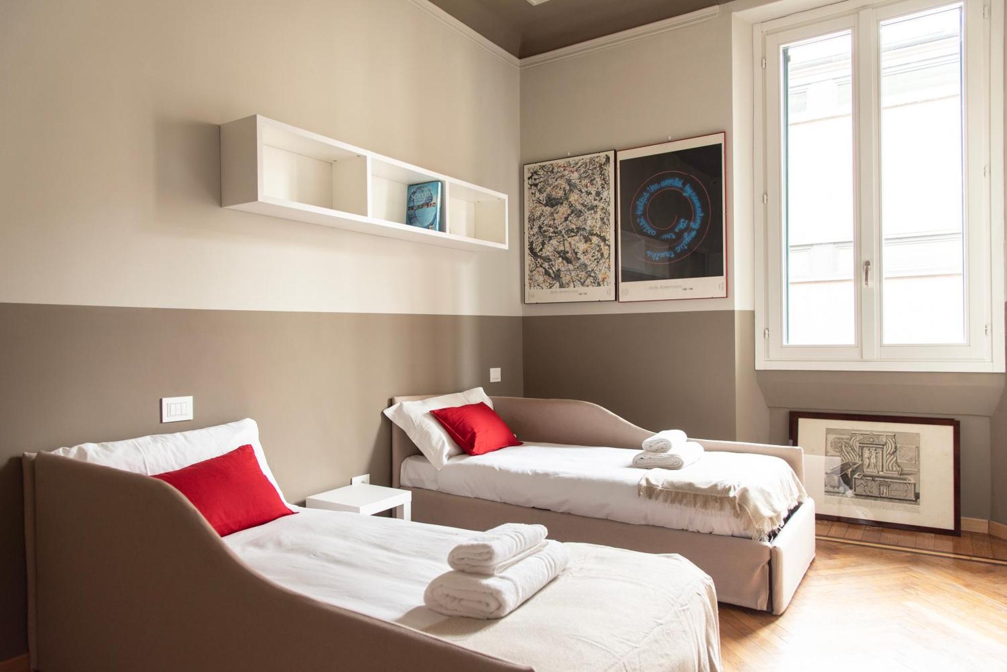 Youhosty - Chinatown Bright And Luxury * Milão
